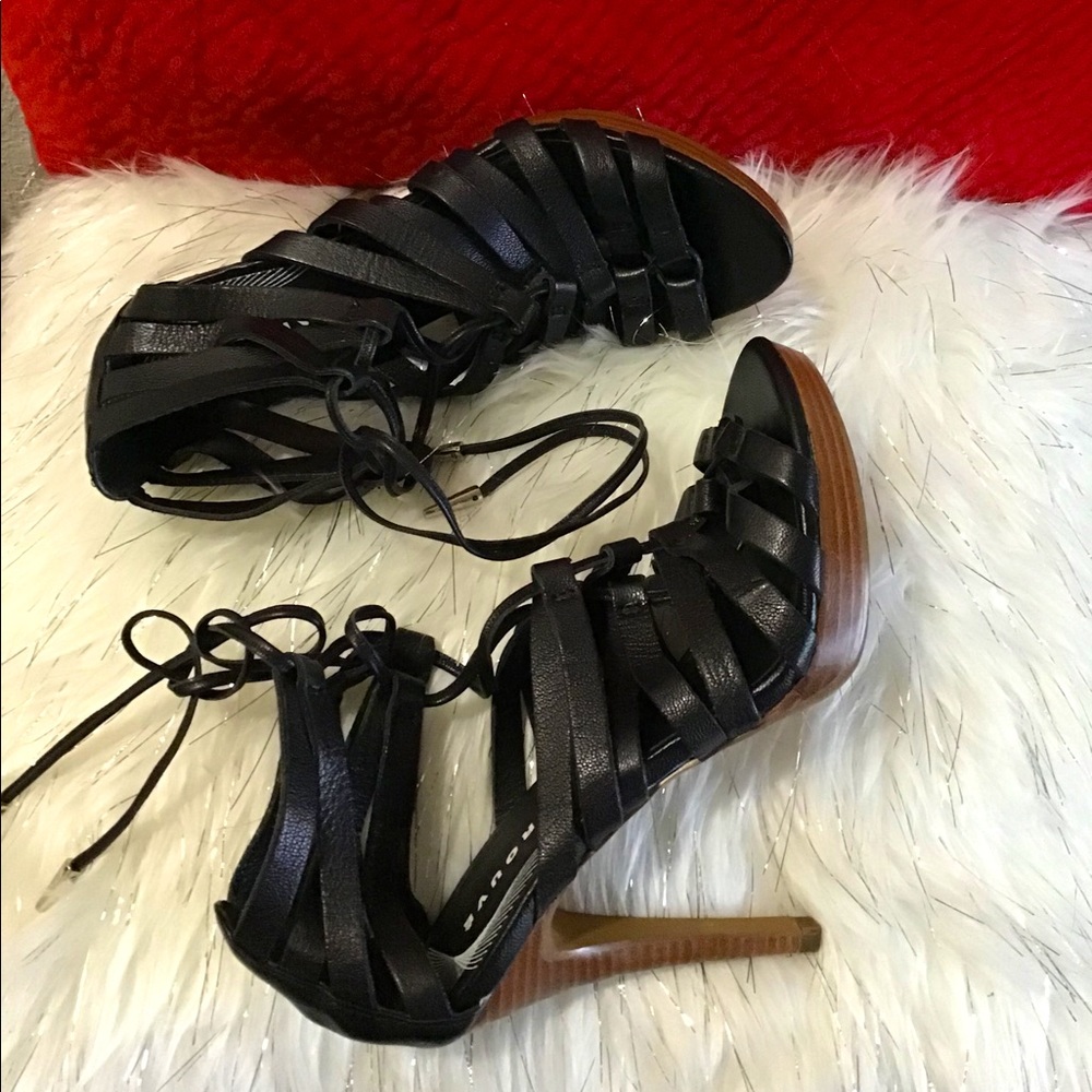 TRAUVÉ strappy high heels 6M